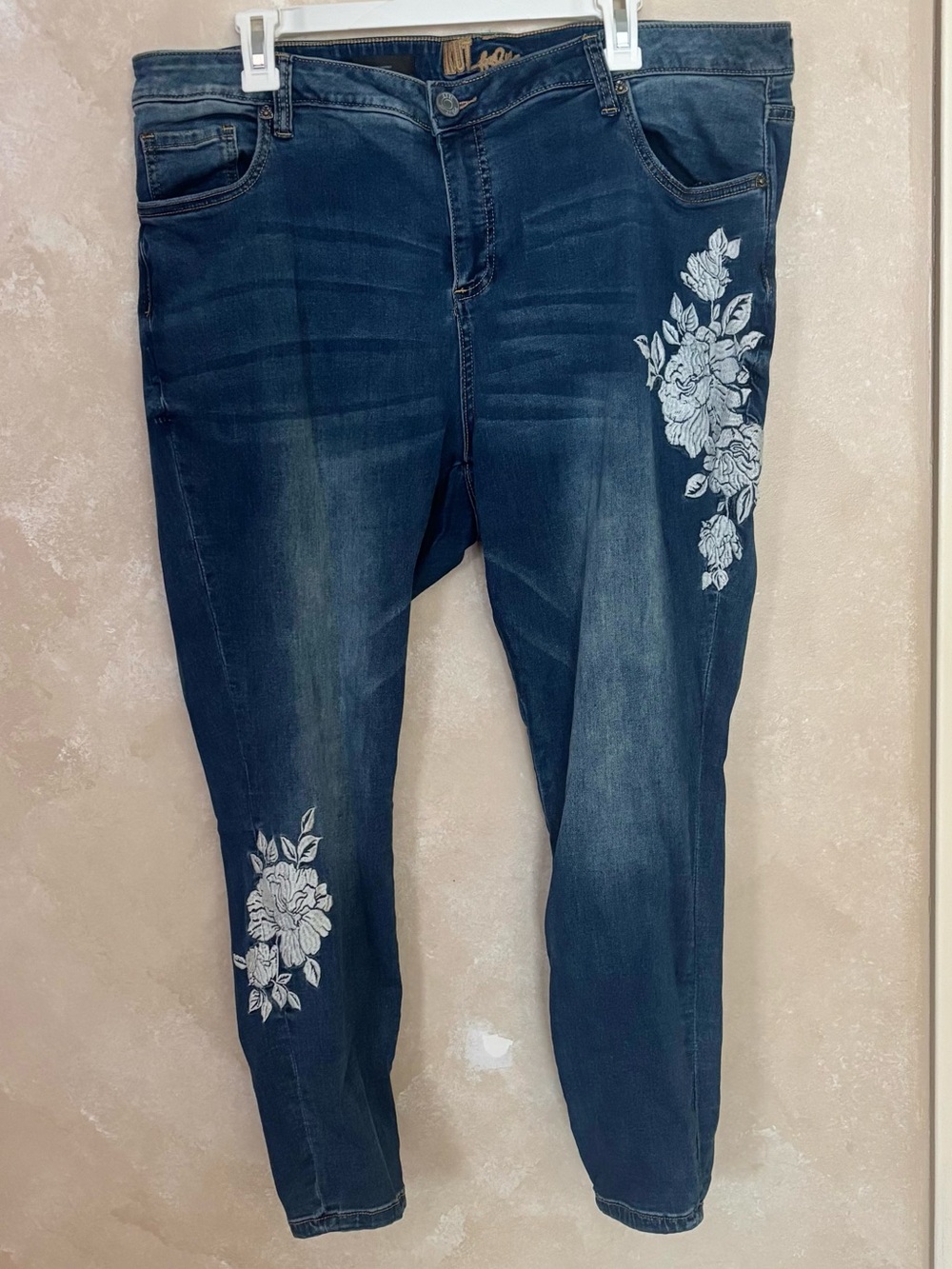 KUT from the Kloth Janet Floral Embroidered
Ankle Skinny Jeans